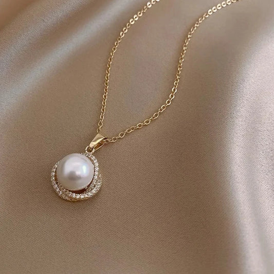 Twisted Pearl Pendant Necklace