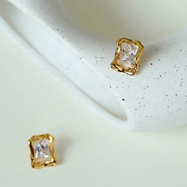 Asymmetric Setting Zircon Earrings