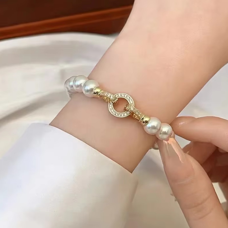 Pearl Bracelet with Zircon Buckle